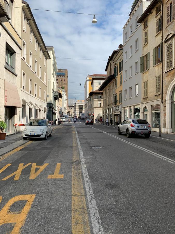 Appartamento Bilocale 1 Piazza Vittoria - Affitti Brevi Italia เบรเชีย ภายนอก รูปภาพ