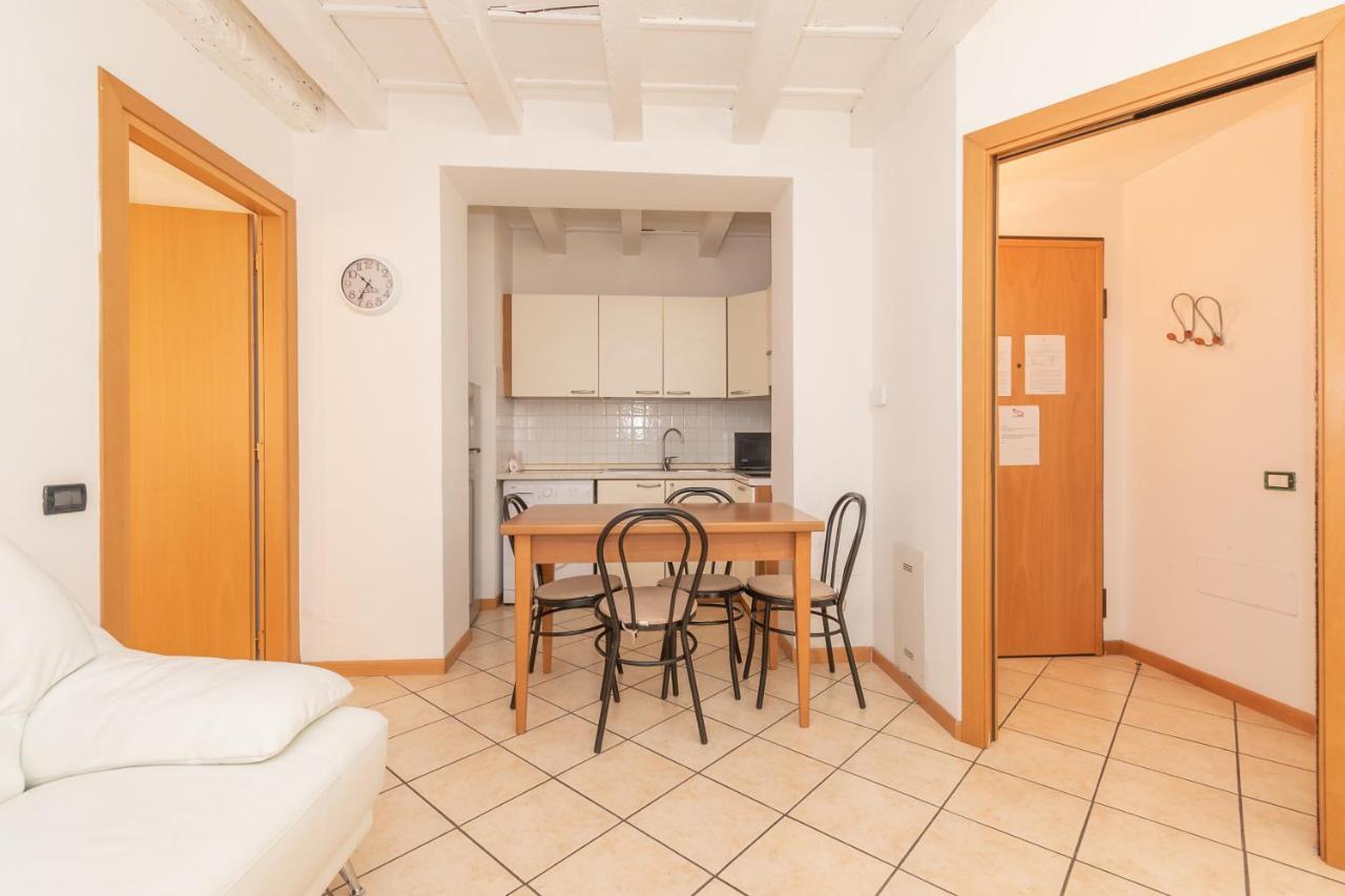 Appartamento Bilocale 1 Piazza Vittoria - Affitti Brevi Italia เบรเชีย ภายนอก รูปภาพ