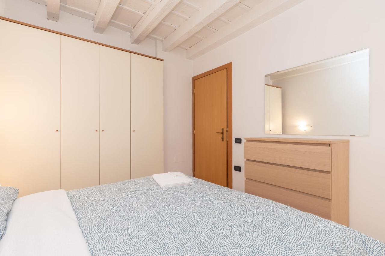 Appartamento Bilocale 1 Piazza Vittoria - Affitti Brevi Italia เบรเชีย ภายนอก รูปภาพ